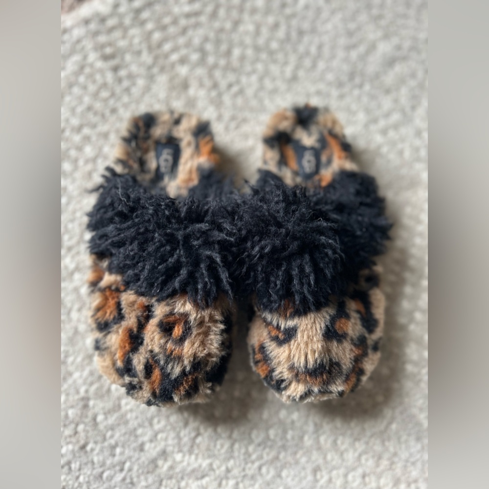 Ugg brand size 1 girls cheetah print slipper
